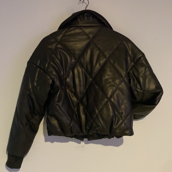 Ci Sono, Black puffer jacket. Cropped at waist. Medium. NWT - Picture 3 of 3